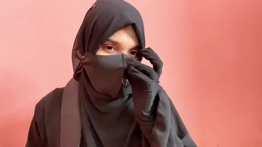 Seksi üniversiteli en iyi arkadaşım evime erkek arkadaşımın büyük yarağıyla sikiliyor