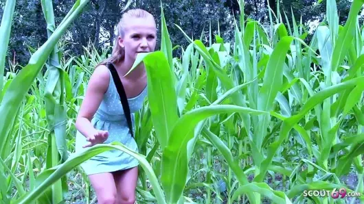 Sevimli kız aldatılmış sıska classmate için lezbiyen kamu seks üzerinde the yol eve