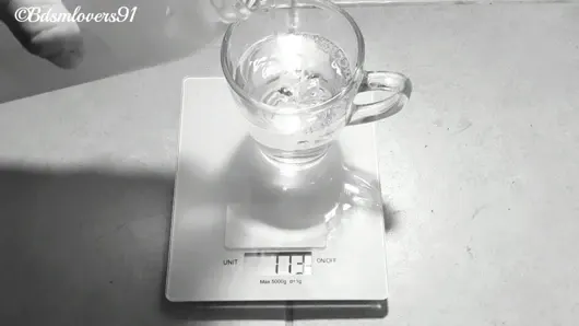 Su kovası meydan okuması – çılgın meme ucu çekme orgazmı