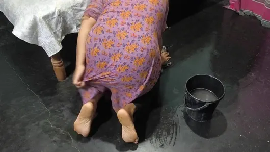 Teyzem evi temizliyor ve üvey teyzeme sarıldım