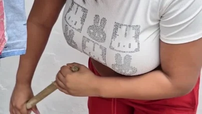 This Venezuelan was tired of sweeping my house and I made her fuck look at her ass so rich and big she has