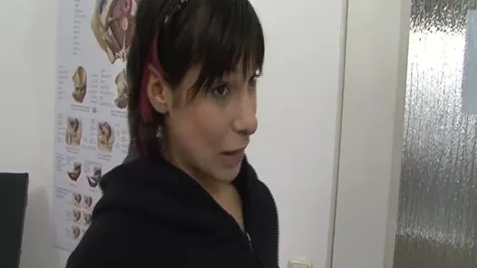 Türk genç kız ilk kez küçük götünü siktiriyor