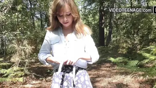 Utangaç 18 yaşındaki kız ilk porno döküm yapar