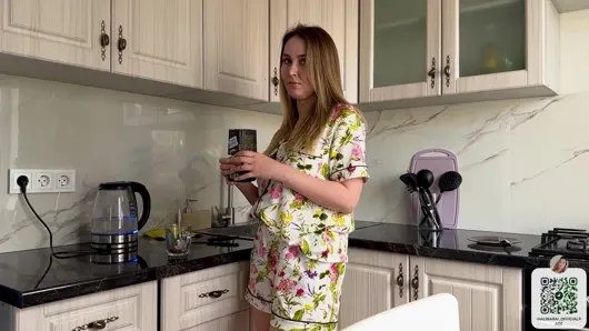 Üvey anne kocasının yatağında üvey oğluyla sert seksi reddetmedi