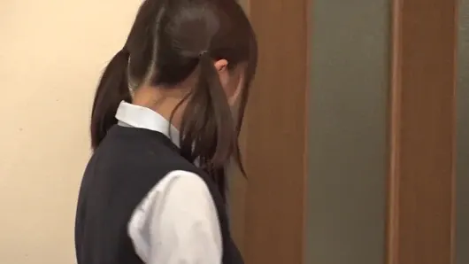 Üvey erkek kardeşim sanal gerçeklikte mastürbasyon yapıyordu. Yarağının büyüdüğünü görünce azdım… üvey erkek kardeşimle gerçek seks!-2