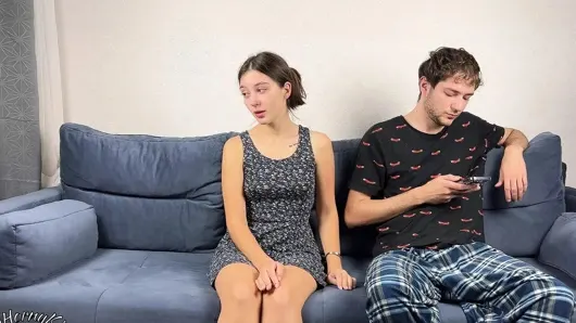 Üvey kardeş üvey kardeşi uyandırdı! o emmek ve onun büyük dick mastürbasyon yapmak istedi onun cum tatmak için