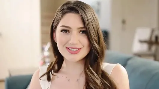 Üvey kız gizlice tribüne gidiyoruz ve büyük final sırasında içime boşalıyorsun diyor!