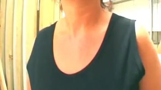 Yaşlı Alman kadın bodrumda döl yiyor