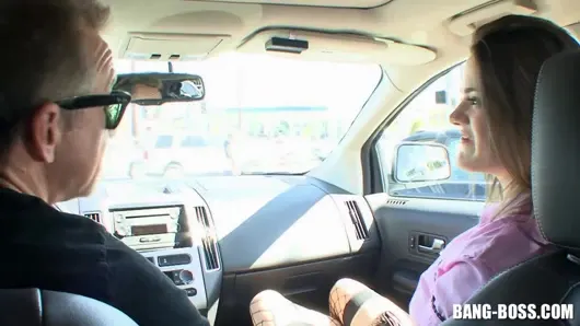 Yaşlı üvey baba genç kızı sikikleri çünkü o bir kaltak