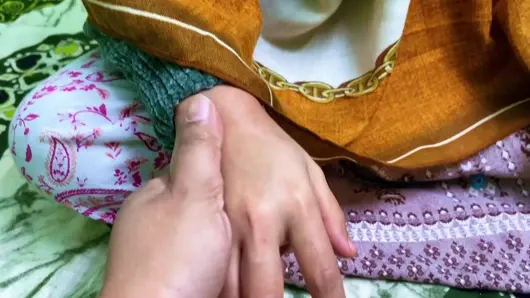 Yenge uzun bir süre sonra sert ve mutlu hissediyor