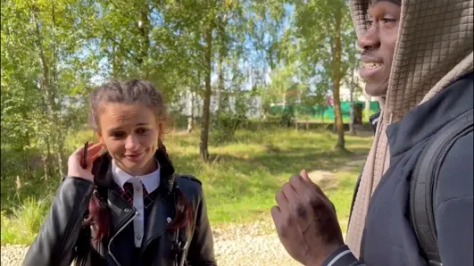 Zenci adam ormanda kız öğrenciyi sikiyor