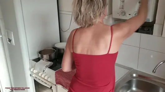 100% amatör milf 47 yaşındaki adımlarını bacaklarını açar
