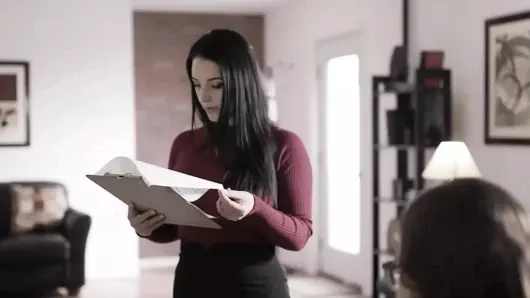 ADULT TIME – Angela White yoğun çifte penetrasyon tedavisi yoluyla utangaç müşteriye rehberlik yapıyor! TAM SAHNE