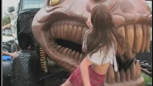 Beyaz esmer hatun iki edepsiz adam arasında sıkışıp kalıyor