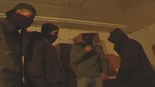 Bodrumda Fransa’dan azgın bir hatunla oynayan bir grup sert yarak