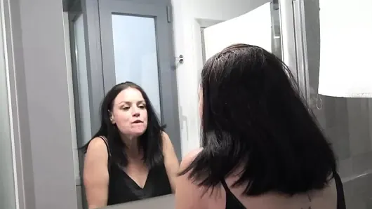 Çaresiz anne pepeporn’da ırklararası fantezisini gerçekleştirmeye çalışıyor!