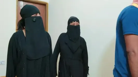 Doğum günümde iki ateşli üvey kız kardeşimi sikiyorum