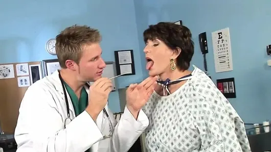Doktor… Bea’nın amcığı!