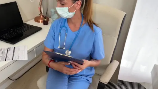 Doktoru ziyaret ederken hızlı rüya seksi