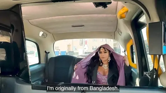 Fake taxi – Bengalli hemşire büyük göğüsleri dışarıda sıkı Asyalı amına büyük bir yarak alıyor