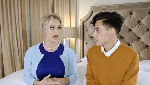 FamilyStrokes – Büyük Göğüslü Çaresiz Üvey Anne Dee Williams Üvey Oğluna Onu Hamile Bırakması İçin Yalvarıyor