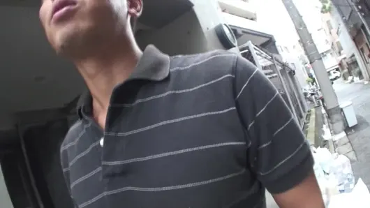 Genç yayılır bacaklar için bir yapay penis sikme sonra bir dev horoz sikikleri