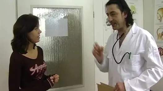 Göğüslerinden süt damlıyor diye utandı