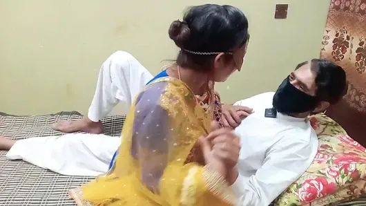 Hint Desi Sıcak Bahu ko Buday Susar ny Chod Diya Buday ki Jawani Bahu ki Chut phar d Clear Hintçe Ses Sıcak Seks