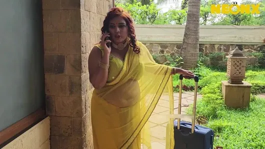 HINTLI AZGıN KAJAL ORTA YAŞLı SEKSI KADıN GENÇ OĞLANLA SEKS YAPıYOR