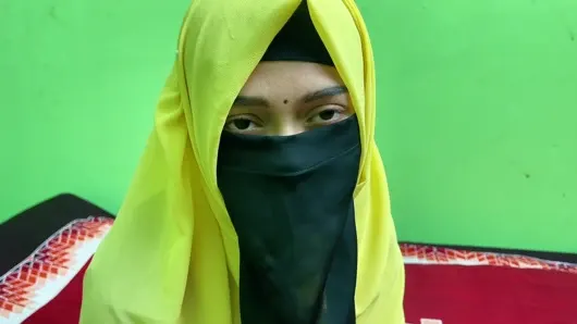 Hintli evli kadın komşuyla seks yapıyor