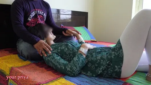 Hintli gf ve erkek arkadaş en iyi doggystyle seks yapıyor. senin priya tarafından Hintçe seks videosu