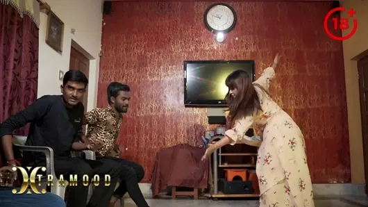 HINTLI SEKSI KRALIÇE TINA – SERT SIKIŞ ILE ÇıPLAK DANS