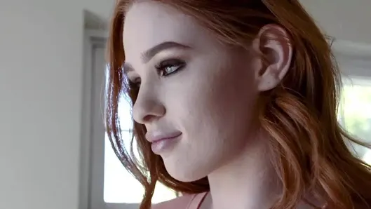 İri göğüslü itaatkar kızıl saçlı Scarlett Snow kocasını tasmalı bir şekilde karşılıyor – teamskeet