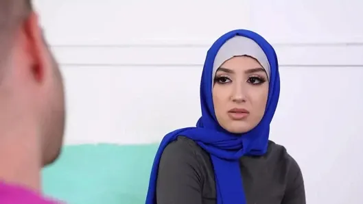 Müslüman hatun violet gems Mardi Gras’ı güzel yüzüne ıslak boşalmayla kutluyor – tesettürlü seks