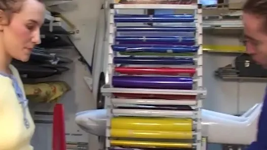 Olgun Fransız fahişe çifte penetrasyon üçlü seks yapıyor