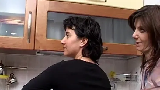 Patrizia ve onun paduan arkadaşı kendilerini becerdin olmak