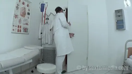 Polonyalı Gina seks doktorunda