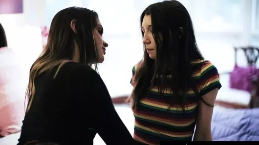 Saf tabu bakire genç maya wolfe yaşlı kadın egemenliği üvey kız kardeşi Gizelle Blanco’yu sikmek için kız arkadaşına ihanet ediyor