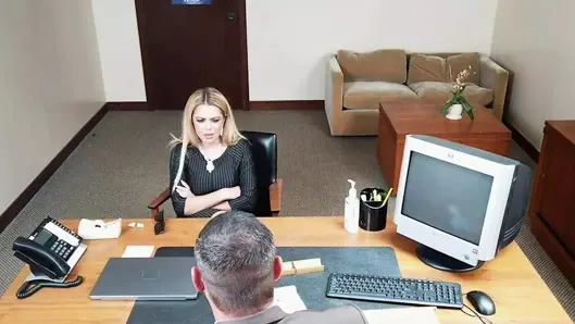 Sapık müdür – minyon üvey anne Vivianne Desilva kovulmamak için sapık müdürü tatmin ediyor