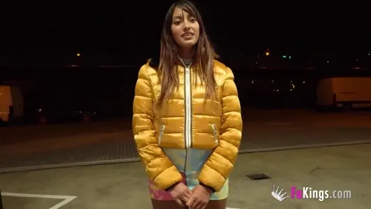 Şaşırtıcı 19 yaşındaki latin Jenifer açık havada eğlence deneyecek!