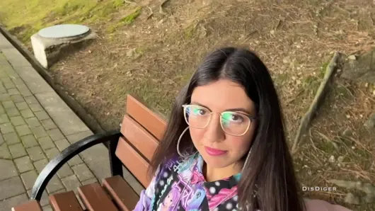 Sokakta bir tatlıyı yakaladım, onu becerdim ve gözlüklerini taktım