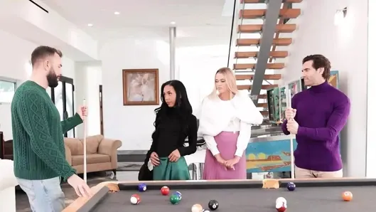 Üvey babalar üvey kızlarına nasıl sikişeceklerini öğretiyor – daughterswap