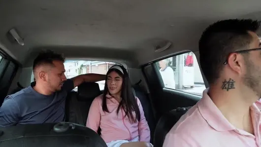Üvey kızımı uber’de sikiyorum