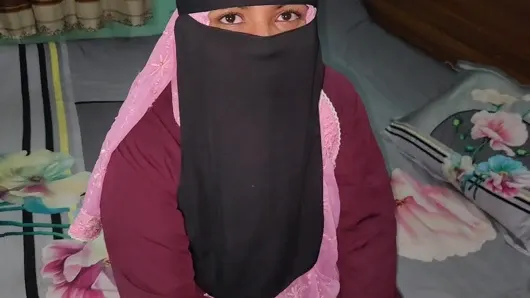 Üvey oğluyla sert sikişirken bir videoyu izlemeyi kaçırdı.