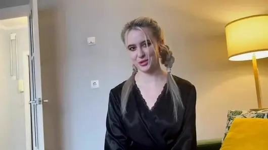üvey üvey becerdin. Bu bizim küçük sırrımız anne. hile