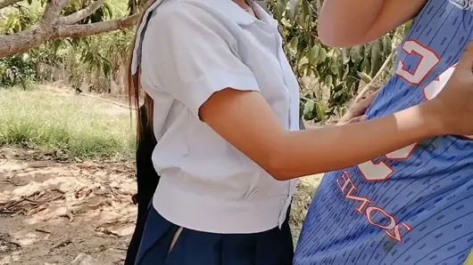 18 yaşındaki kız öğrenci daha önce üvey babası tarafından herkesin içinde sikişiyor