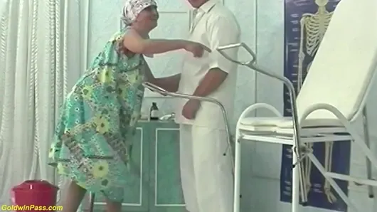 92 yaşında nine kaba yumruklu bir doktor tarafından