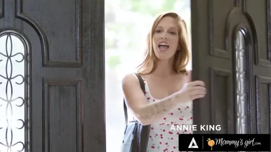 Annesinin kızı – orta yaşlı seksi kadın kylie le beau üvey kızı Emma Rosie’i yaramaz üvey oğlu Annie King ile yakalıyor