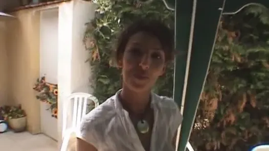 Ateşli Fransız ev hanımı götünden sikişiyor