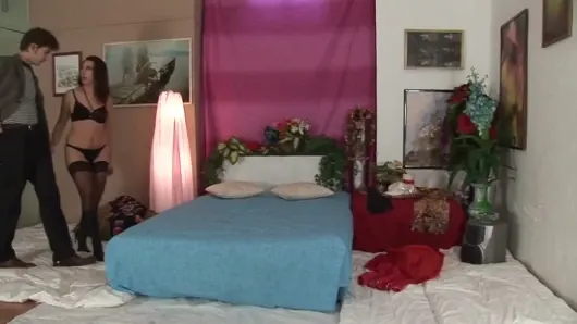 Ateşli orta yaşlı seksi kadın sikimi istiyor!